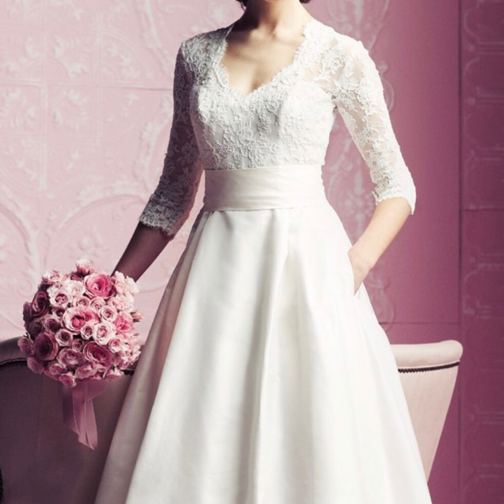 NWT Never worn Classic Wedding Dress